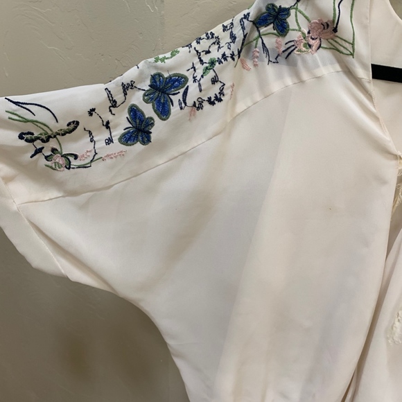 Chelsea and violet flowy blouse - Picture 5 of 6